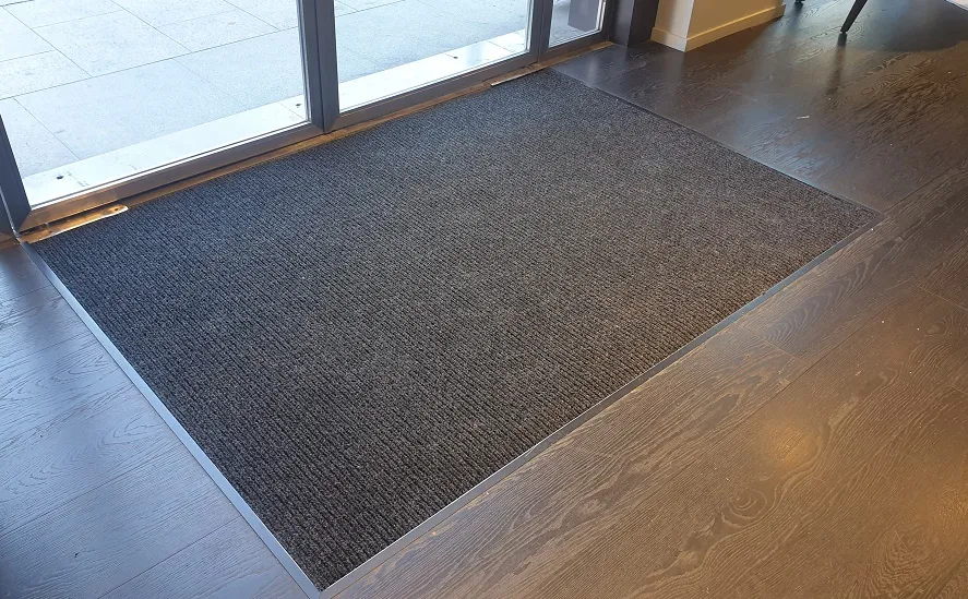 Artificial grass and entrance mats, photo 5