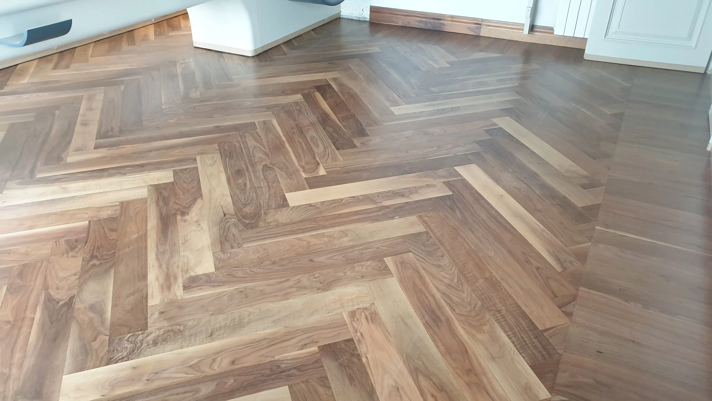 Herringbone solid wood floor