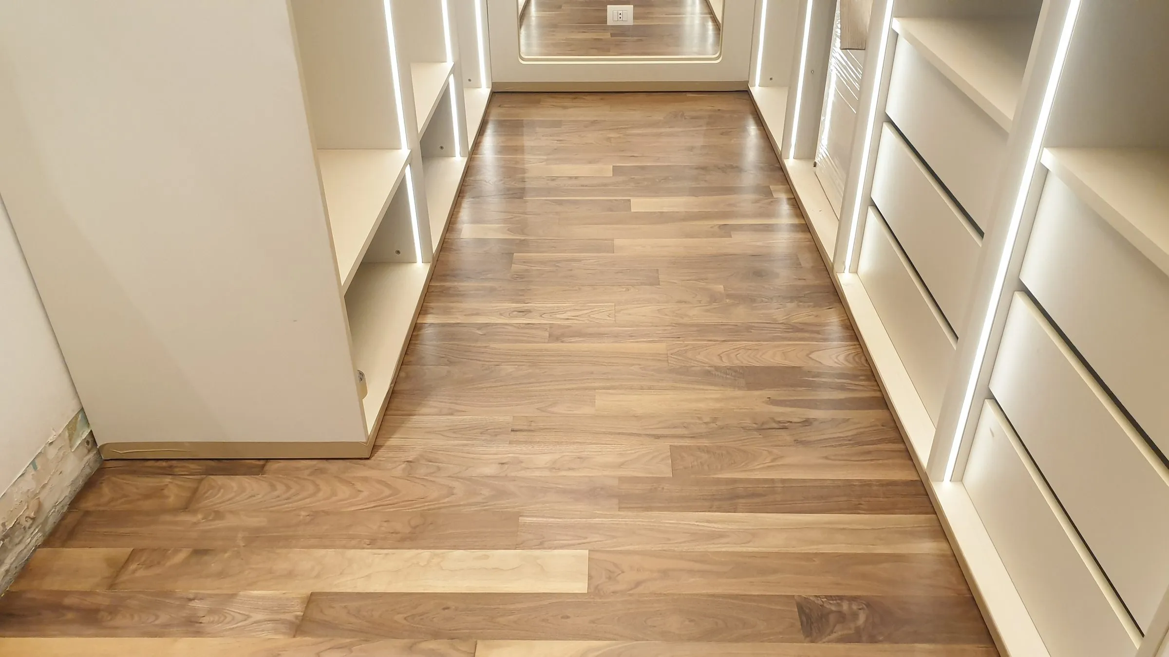 Walnut herringbone floor, photo 6