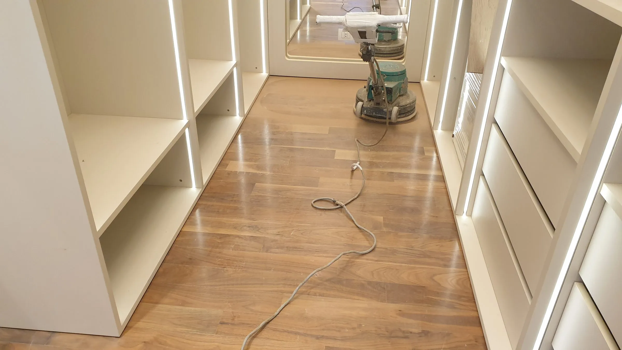 Walnut herringbone floor, photo 12
